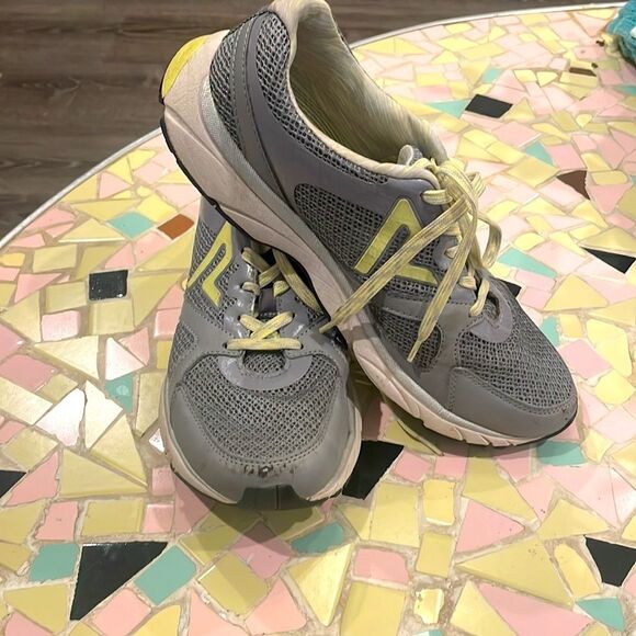 VIONIC Satima Women’s Athletic Cushioned Running Shoes Size 9.5 - Picture 7 of 7